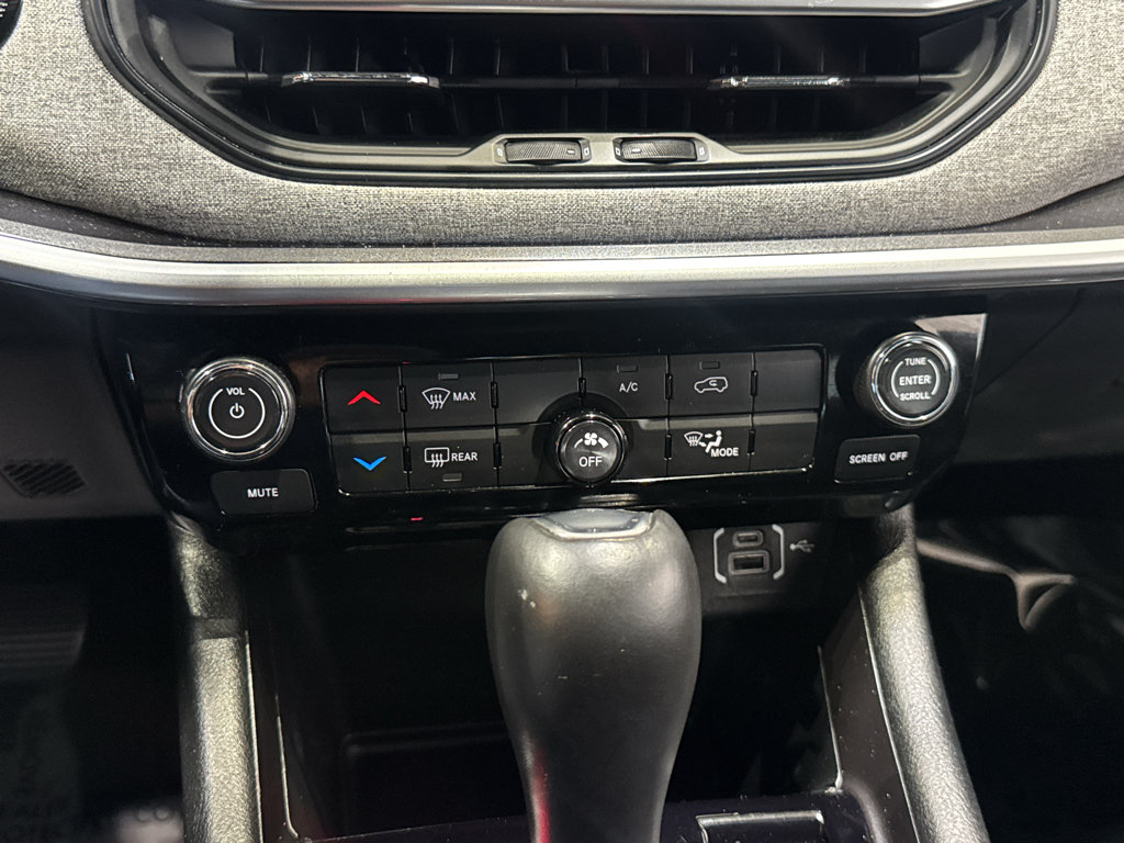Used 2024 Jeep Compass Latitude AWD/4WD image 29