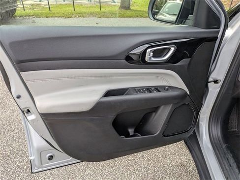 Used 2024 Jeep Compass Limited image 11