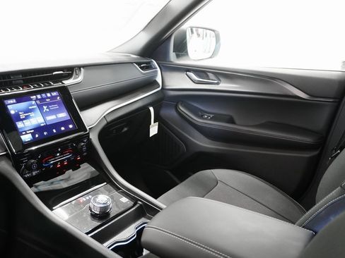 Used 2025 Jeep Grand Cherokee L Laredo w/ Luxury Tech Group I image 17