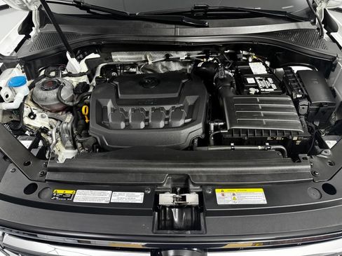 Used 2022 Volkswagen Tiguan SEL R-Line AWD/4WD image 9