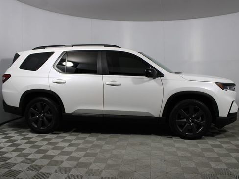 Used 2023 Honda Pilot Sport image 37