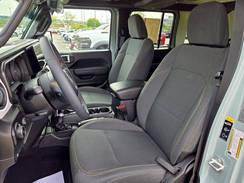 Used 2024 Jeep Wrangler Unlimited AWD/4WD image 16