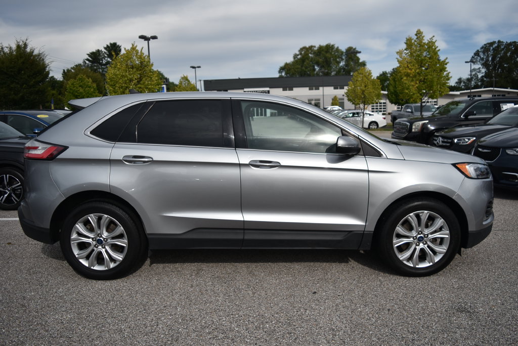 Used 2022 Ford Edge Titanium w/ Equipment Group 301A AWD/4WD image 2