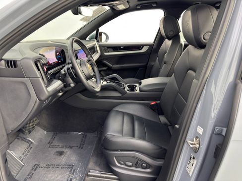 Used 2024 Porsche Cayenne image 17