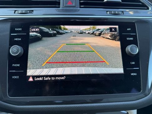 Used 2022 Volkswagen Tiguan SE image 24