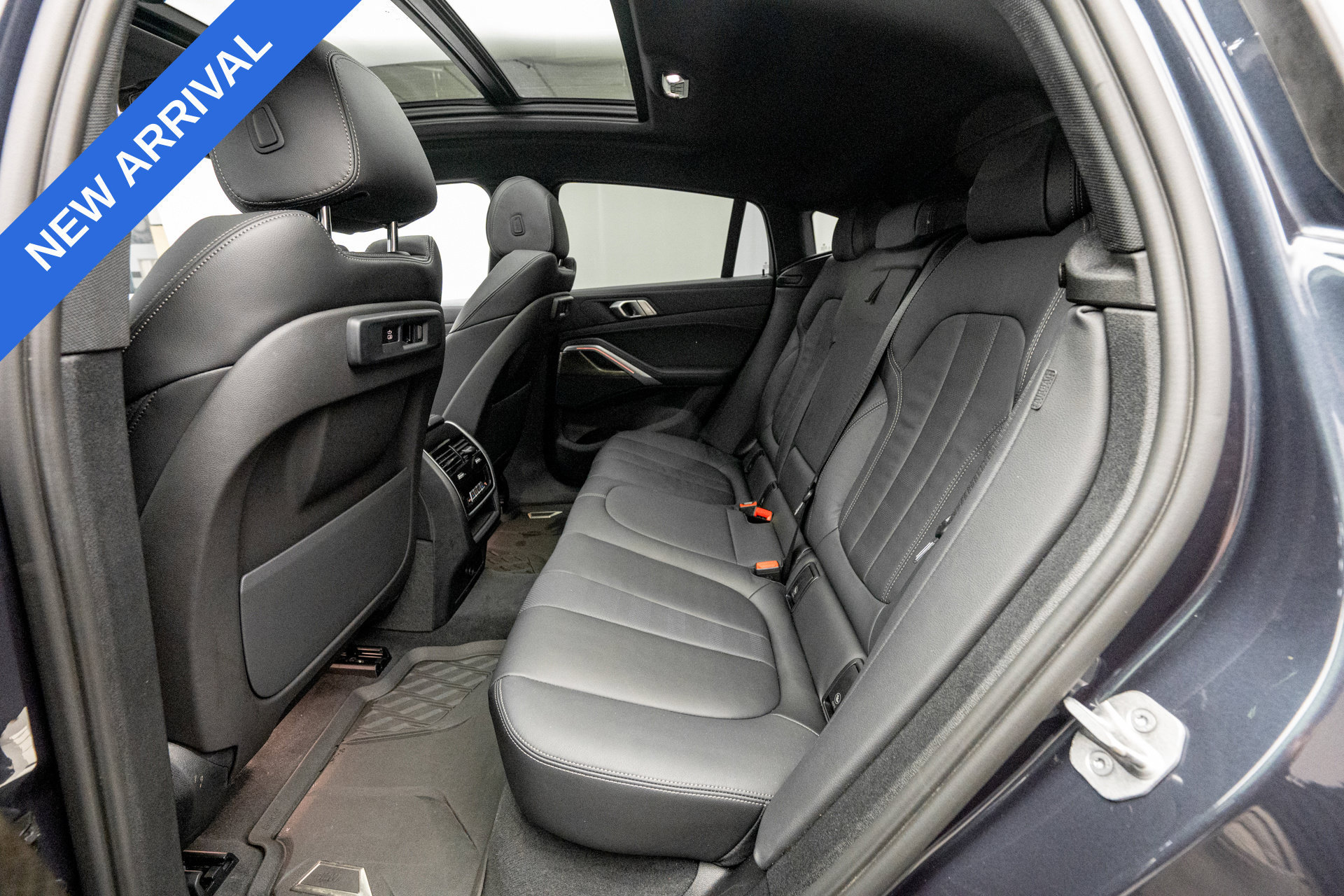 Used 2022 BMW X6 xDrive40i w/ M Sport Package AWD/4WD image 18