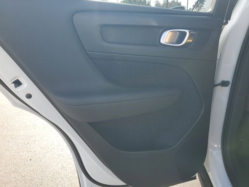 Used 2019 Volvo XC40 T5 Inscription image 10