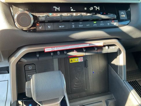 Used 2025 Toyota Tundra Limited image 11