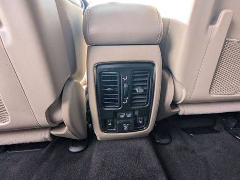 Used 2018 Jeep Grand Cherokee Limited image 15