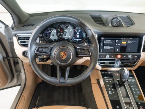 Certified 2026 Porsche Macan AWD/4WD image 27