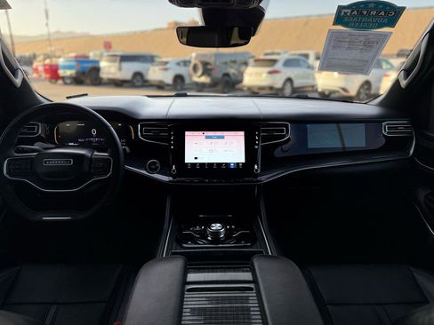 Used 2022 Jeep Wagoneer Series III w/ Premium Group I image 19