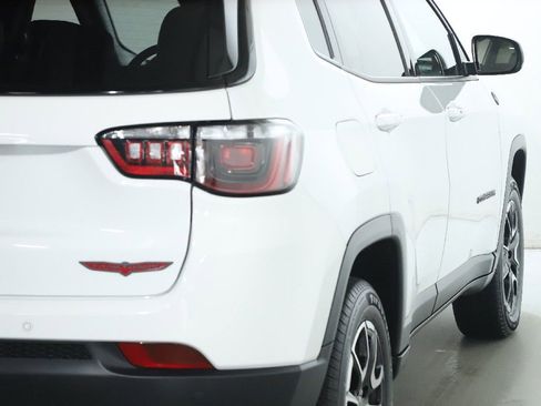 Used 2025 Jeep Compass Trailhawk AWD/4WD image 45