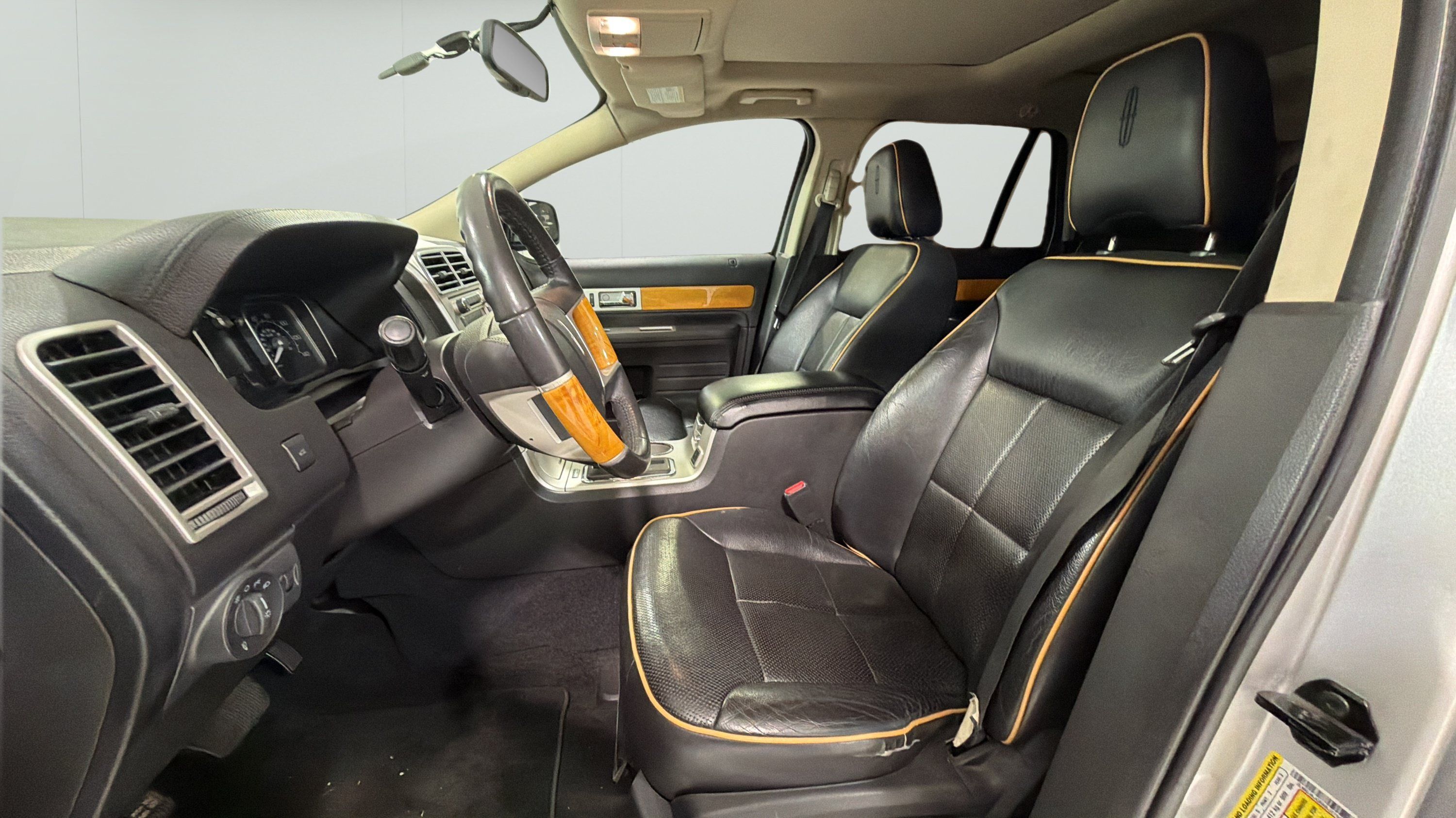 Used 2010 Lincoln MKX 2WD image 9