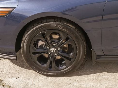 Certified 2025 Honda Accord SE image 5