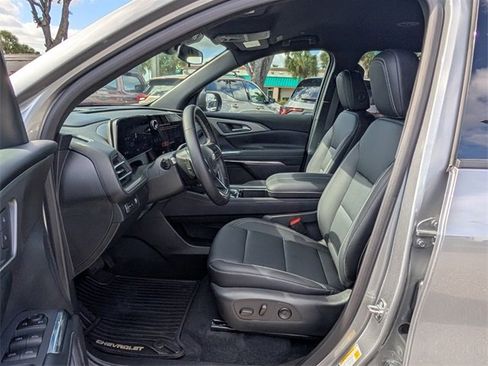 Certified 2025 Chevrolet Traverse LT w/ Driver Confidence Package image 5