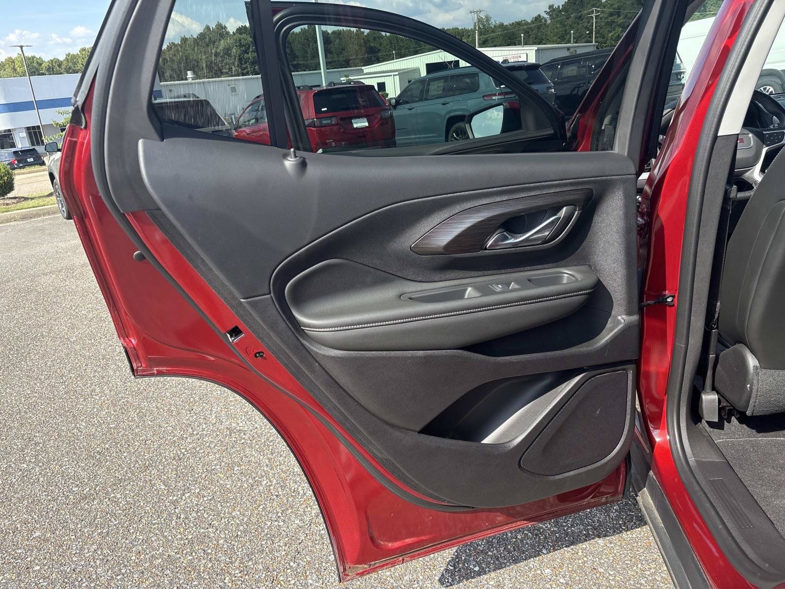 Used 2024 GMC Terrain SLT FWD image 14