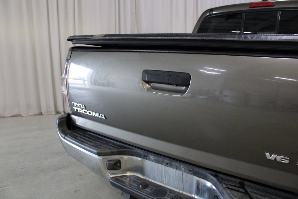 Used 2015 Toyota Tacoma 4x4 Double Cab w/ SR5 Package image 30