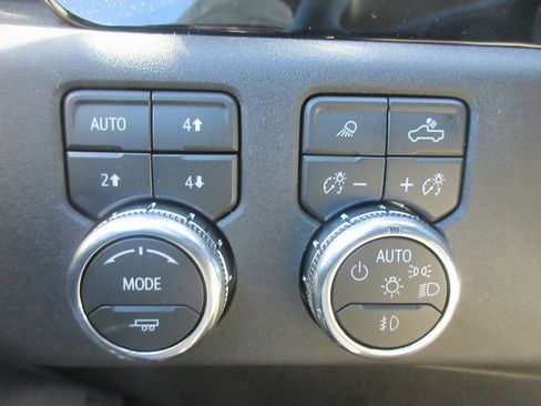 New 2026 GMC Sierra 3500 SLT w/ SLT Premium Package image 17