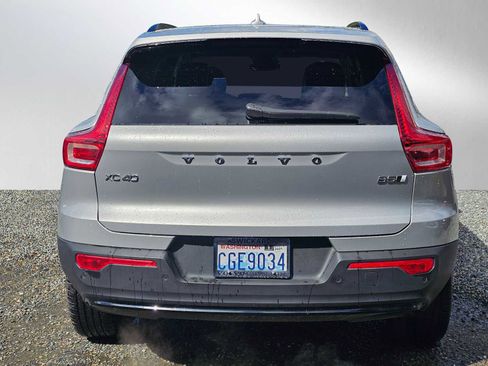 Used 2023 Volvo XC40 B5 Plus w/ Protection Package Premier image 4