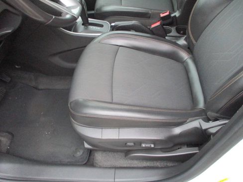 Used 2019 Chevrolet Trax LT w/ LT Convenience Package AWD/4WD image 5