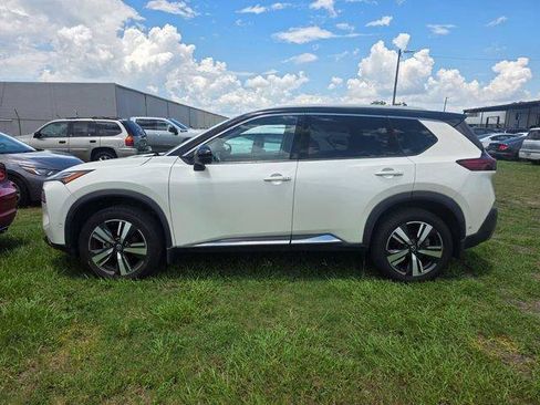 Used 2021 Nissan Rogue Platinum FWD image 2