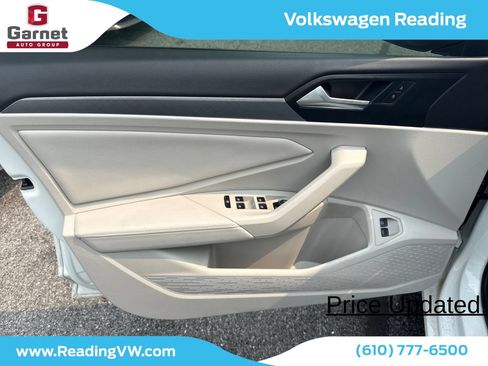 Used 2023 Volkswagen Jetta SE FWD image 11