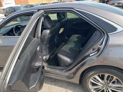 Used 2017 Toyota Camry SE image 10