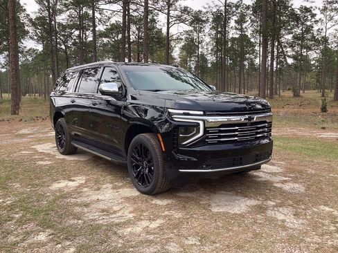 New 2025 Chevrolet Suburban Premier RWD image 6