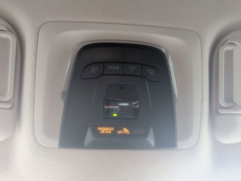 Used 2025 Toyota Corolla LE FWD image 21