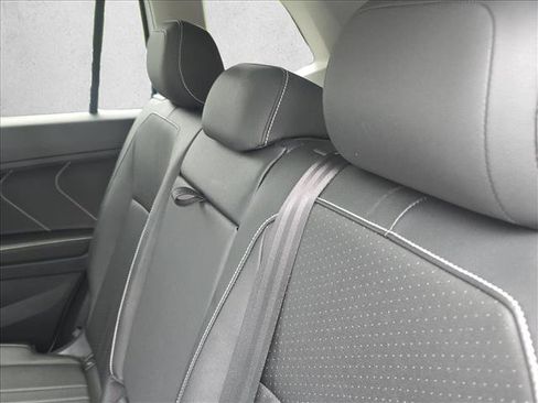 Used 2023 Volkswagen Tiguan SE w/ Panoramic Sunroof Package FWD image 21