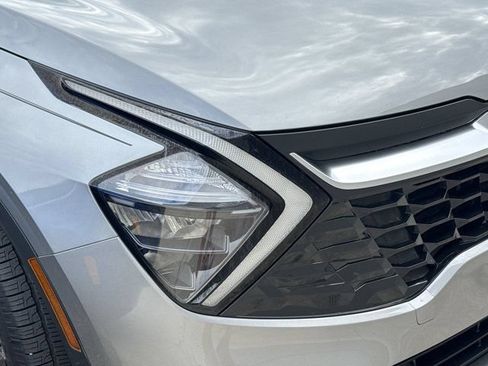 Used 2023 Kia Sportage LX FWD image 7