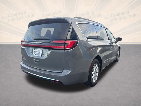 Used 2022 Chrysler Pacifica Touring-L image 6