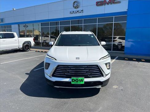 Used 2025 Buick Enclave Preferred image 2