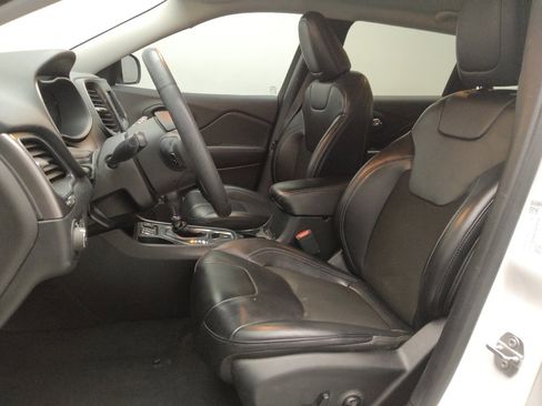 Used 2020 Jeep Cherokee Latitude Plus image 17