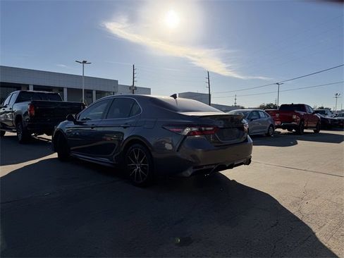 Used 2023 Toyota Camry SE image 7