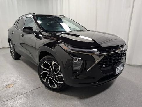 New 2026 Chevrolet Trax RS w/ Sunroof Package FWD image 2