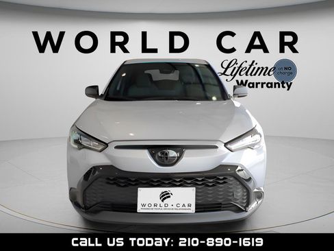 Used 2024 Toyota Corolla Cross AWD Hybrid image 2