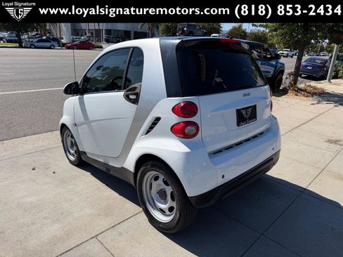 Used 2014 smart fortwo pure RWD image 5