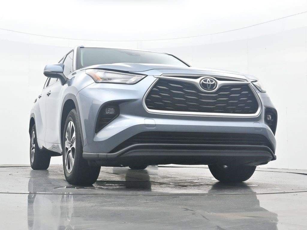 Used 2022 Toyota Highlander XLE FWD image 27
