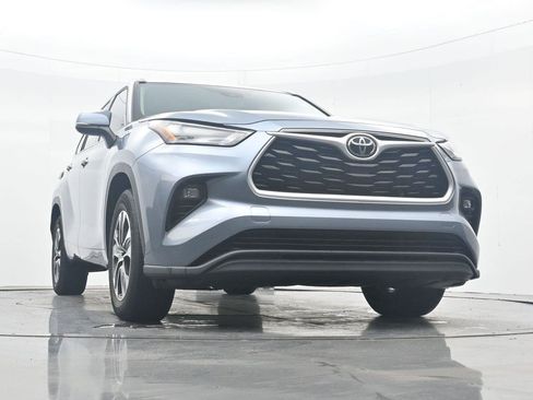 Used 2022 Toyota Highlander XLE FWD image 27