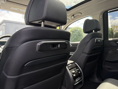 Used 2024 BMW X7 xDrive40i w/ Premium Package AWD/4WD image 43