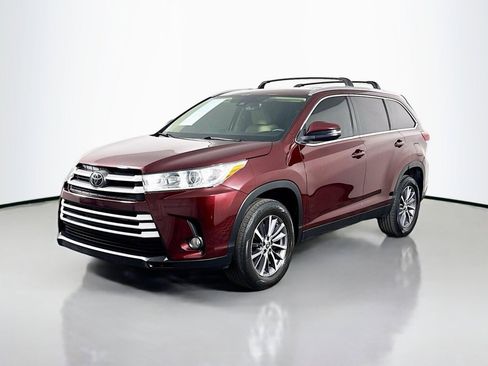 Used 2019 Toyota Highlander XLE FWD image 1
