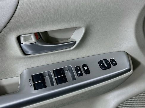 Used 2014 Toyota Prius V Five FWD image 18