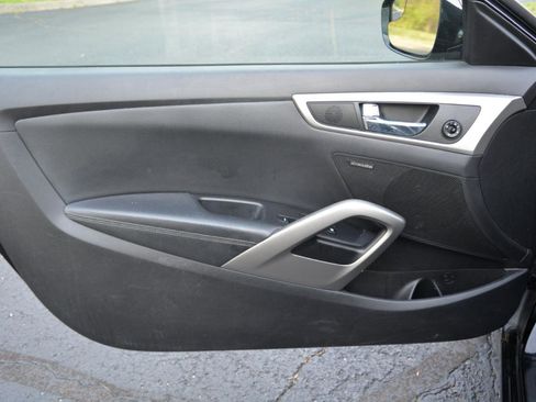 Used 2015 Hyundai Veloster w/ Option Group 02 image 11