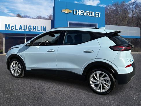 Used 2022 Chevrolet Bolt EUV LT w/ Comfort Package image 2