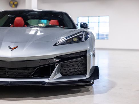 Used 2024 Chevrolet Corvette Z06 w/ Z07 Performance Package RWD image 20