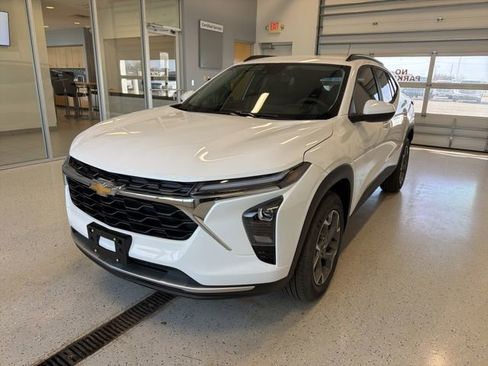 New 2026 Chevrolet Trax LT w/ Driver Confidence Package FWD image 5
