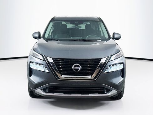 Used 2023 Nissan Rogue SV image 2