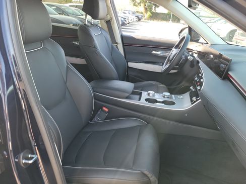 Certified 2026 Genesis GV70 2.5T Advanced AWD/4WD image 23