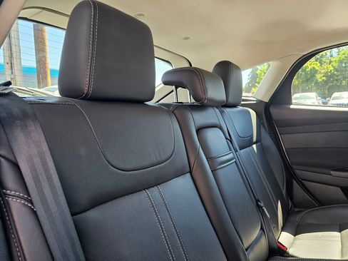 Used 2012 Ford Focus Titanium w/ Luxury Pkg FWD image 12